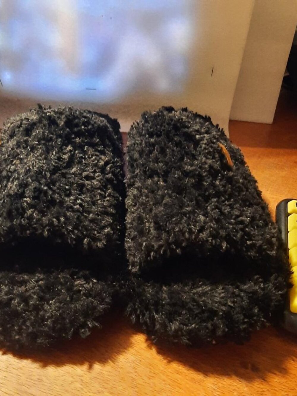Ecetana Memory Foam Fuzzy Slippers Sz 42-43/280 Worn Once Excellent Condition